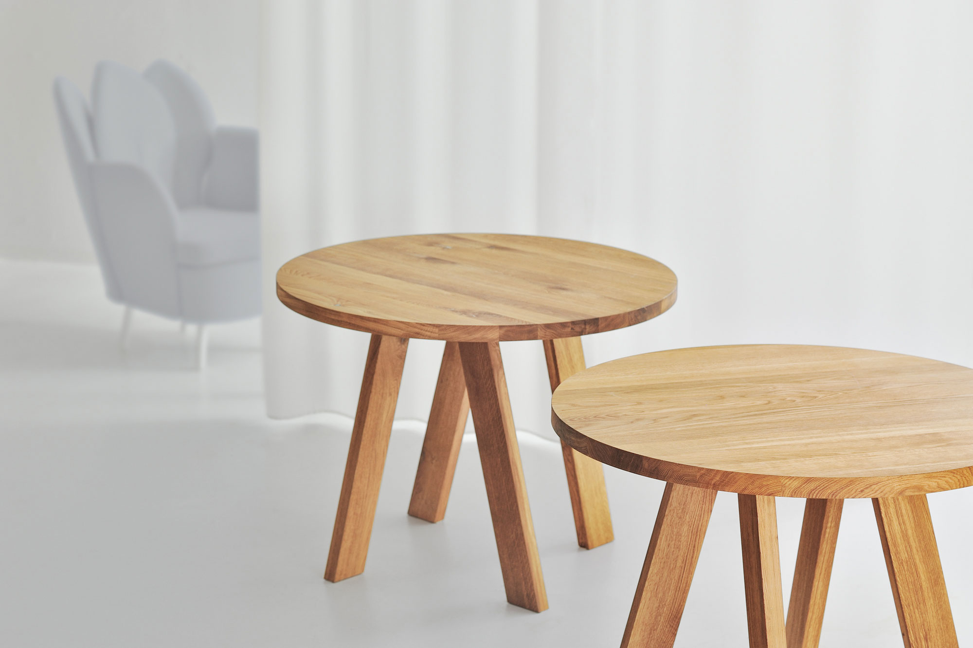 Designer table Round ZIRKEL 3598B custom made in solid wood by vitamin design