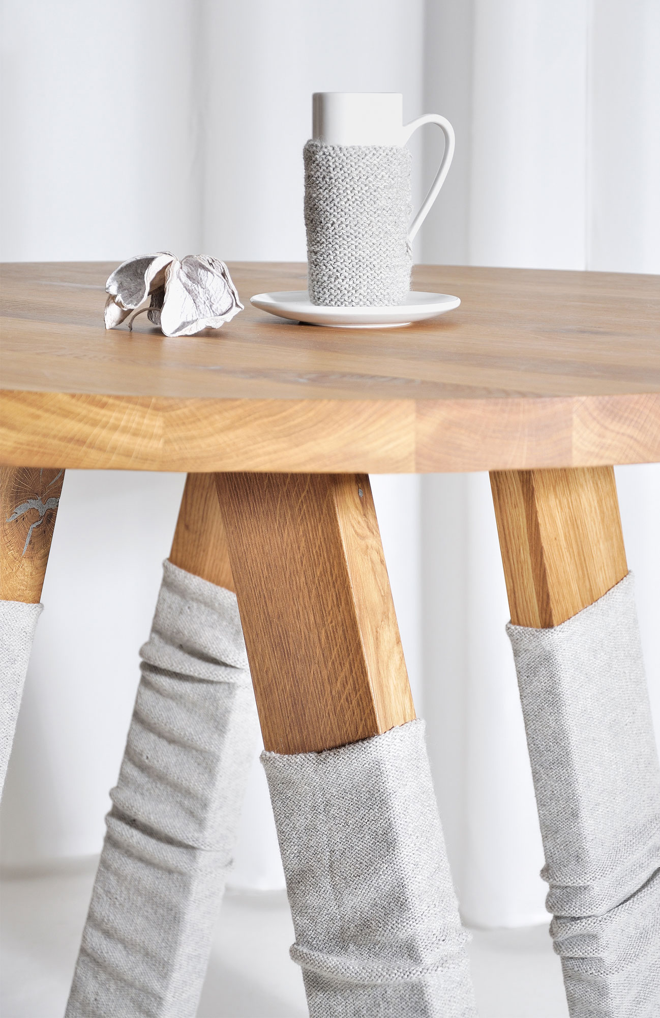 Designer table Round ZIRKEL 6387a custom made in solid wood by vitamin design