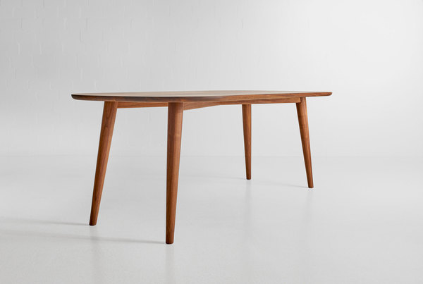 Oval Dining Table AMBIO A custom made in solid wood by vitamin design