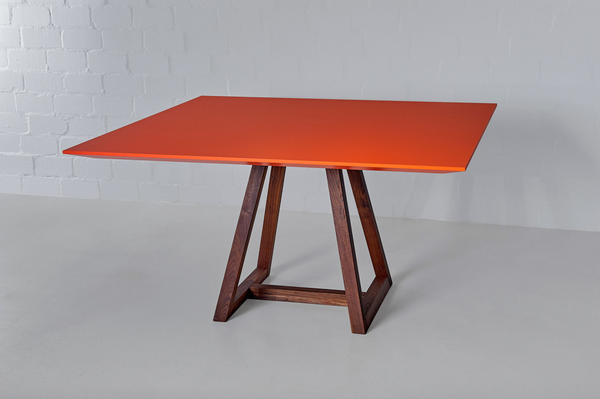 Linoleum table MARGO SQUARE LINO Edited custom made in solid wood by vitamin design